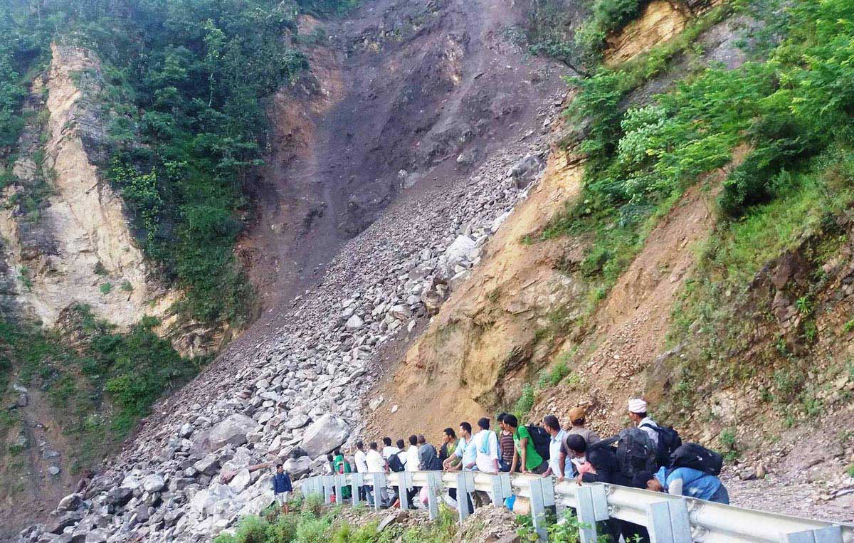 १६ घण्टापछि खुल्यो कर्णाली राजमार्ग
